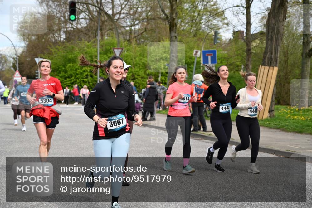 12.04.2026 - 45. Internationalen Wilhelmsburger Insellauf J. Mangold http://msf.ph/oto/9517979 12.04.2026 13:22:15 Ziel 5205, 4809, 2002, 2332, 2116, 3581, 3235, 3915, 5080, 4348, 5085, 3603, 3602, 5092, 2246, 5192, 5171, 3162, 4443, 4442, 3746, 5290, 3057, 3057, 3667, 5304, 4210, 4014, 2158, 5314 meine-sportfotos.de
