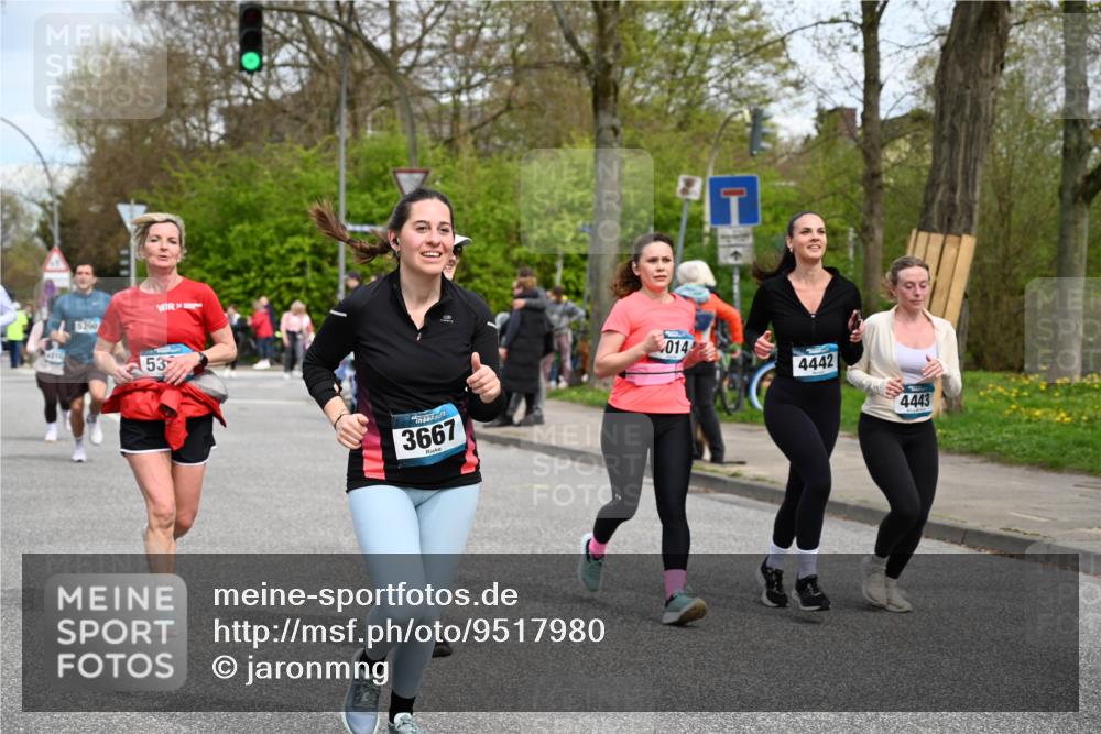 12.04.2026 - 45. Internationalen Wilhelmsburger Insellauf J. Mangold http://msf.ph/oto/9517980 12.04.2026 13:22:15 Ziel 5205, 4809, 2002, 2332, 2116, 3581, 3235, 3915, 5080, 4348, 5085, 3603, 3602, 5092, 2246, 5192, 5171, 3162, 4443, 4442, 3746, 5290, 3057, 3057, 3667, 5304, 4210, 4014, 2158, 5314 meine-sportfotos.de