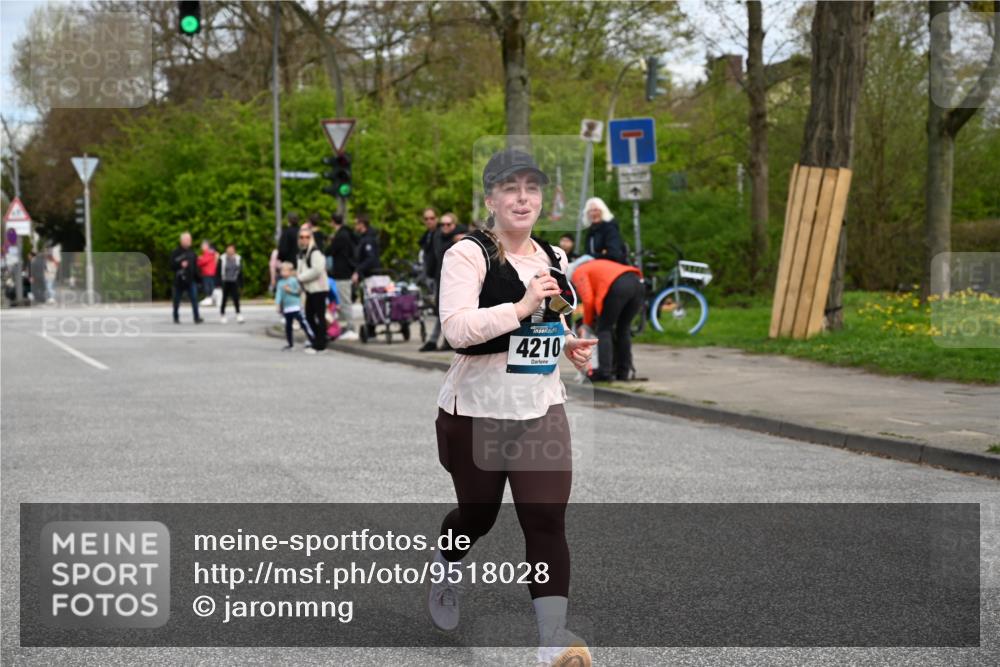 12.04.2026 - 45. Internationalen Wilhelmsburger Insellauf J. Mangold http://msf.ph/oto/9518028 12.04.2026 13:22:21 Ziel 2332, 2116, 3581, 3235, 3915, 5080, 4348, 5085, 3603, 3602, 5092, 2246, 5192, 5171, 3162, 4443, 4442, 3746, 5290, 3057, 3667, 5304, 4210, 4014, 2158, 5314, 4557, 2153, 5262 meine-sportfotos.de