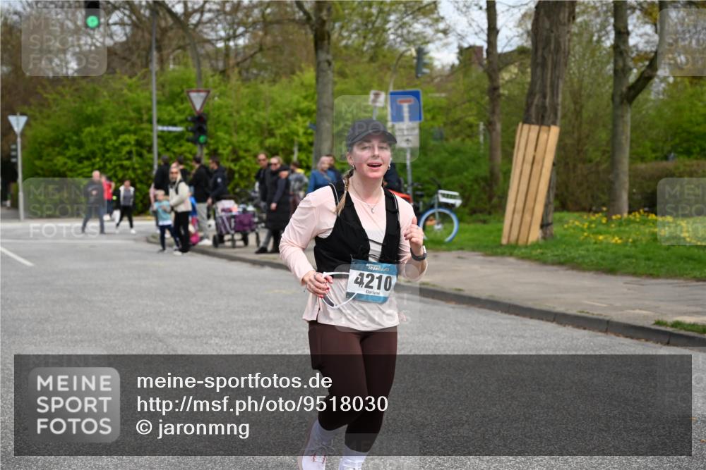 12.04.2026 - 45. Internationalen Wilhelmsburger Insellauf J. Mangold http://msf.ph/oto/9518030 12.04.2026 13:22:21 Ziel 2332, 2116, 3581, 3235, 3915, 5080, 4348, 5085, 3603, 3602, 5092, 2246, 5192, 5171, 3162, 4443, 4442, 3746, 5290, 3057, 3667, 5304, 4210, 4014, 2158, 5314, 4557, 2153, 5262 meine-sportfotos.de