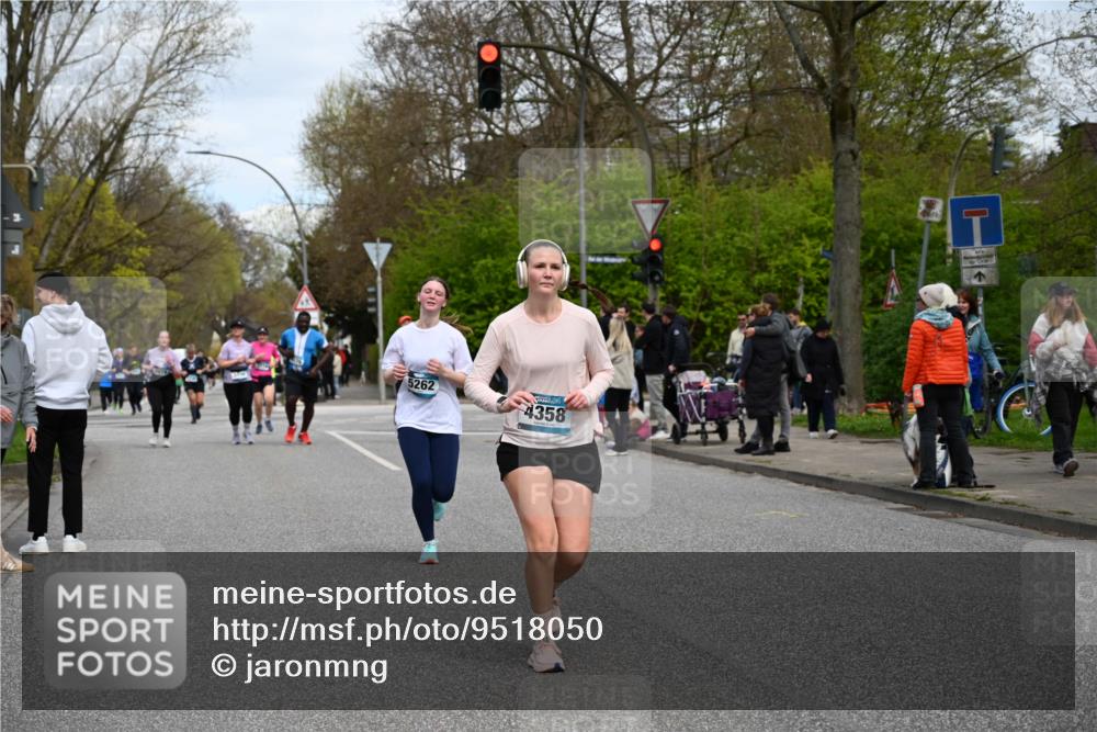 12.04.2026 - 45. Internationalen Wilhelmsburger Insellauf J. Mangold http://msf.ph/oto/9518050 12.04.2026 13:22:43 Ziel 4210, 4014, 2158, 5314, 4557, 2153, 2153, 5262, 4593, 4708, 3774, 4358, 4358, 5223, 3336, 3783, 3498 meine-sportfotos.de
