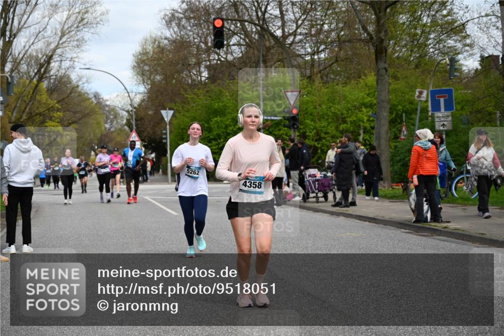 12.04.2026 - 45. Internationalen Wilhelmsburger Insellauf J. Mangold http://msf.ph/oto/9518051 12.04.2026 13:22:43 Ziel 4210, 4014, 2158, 5314, 4557, 2153, 2153, 5262, 4593, 4708, 3774, 4358, 4358, 5223, 3336, 3783, 3498 meine-sportfotos.de