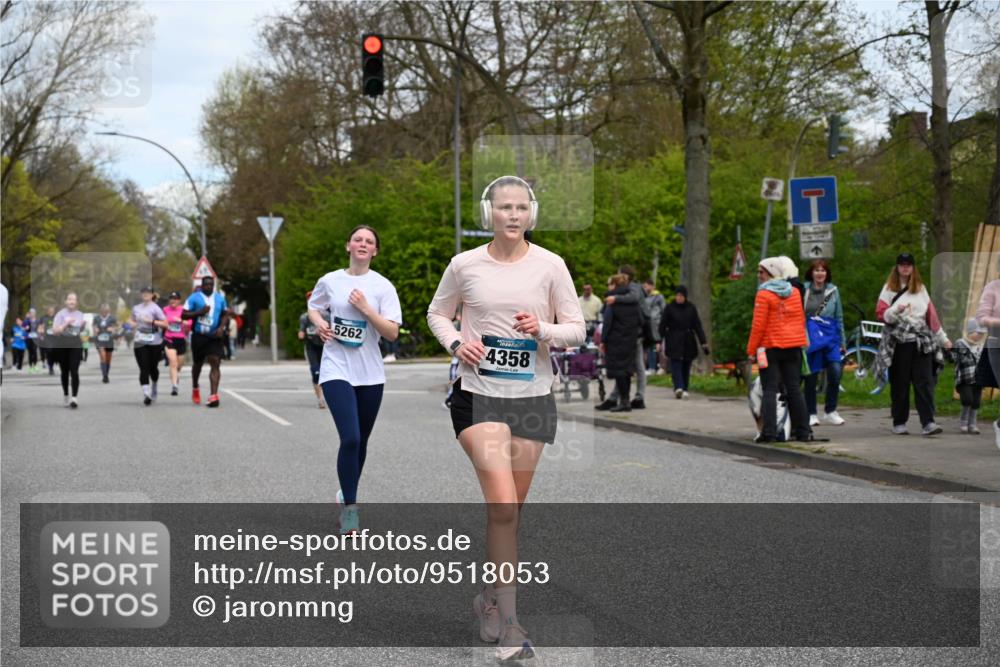 12.04.2026 - 45. Internationalen Wilhelmsburger Insellauf J. Mangold http://msf.ph/oto/9518053 12.04.2026 13:22:44 Ziel 4210, 4014, 2158, 5314, 4557, 2153, 5262, 5262, 4593, 4708, 3774, 4358, 5223, 3336, 3783, 3498, 3478 meine-sportfotos.de