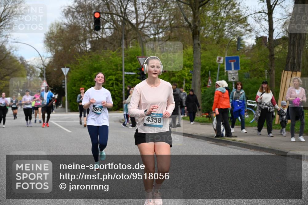 12.04.2026 - 45. Internationalen Wilhelmsburger Insellauf J. Mangold http://msf.ph/oto/9518056 12.04.2026 13:22:44 Ziel 4210, 4014, 2158, 5314, 4557, 2153, 5262, 5262, 4593, 4708, 3774, 4358, 5223, 3336, 3783, 3498, 3478 meine-sportfotos.de
