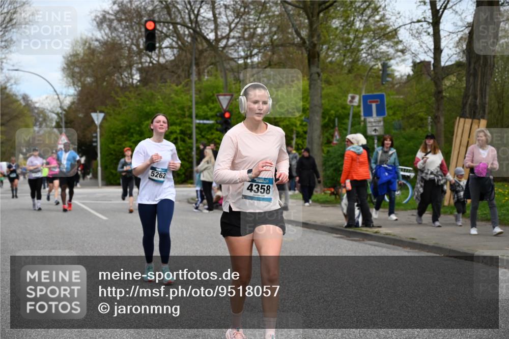 12.04.2026 - 45. Internationalen Wilhelmsburger Insellauf J. Mangold http://msf.ph/oto/9518057 12.04.2026 13:22:44 Ziel 4210, 4014, 2158, 5314, 4557, 2153, 5262, 5262, 4593, 4708, 3774, 4358, 5223, 3336, 3783, 3498, 3478 meine-sportfotos.de