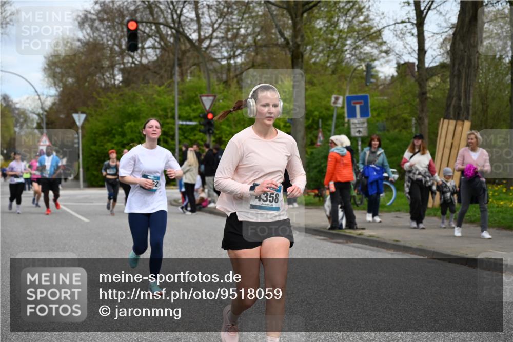 12.04.2026 - 45. Internationalen Wilhelmsburger Insellauf J. Mangold http://msf.ph/oto/9518059 12.04.2026 13:22:44 Ziel 4210, 4014, 2158, 5314, 4557, 2153, 5262, 5262, 4593, 4708, 3774, 4358, 5223, 3336, 3783, 3498, 3478 meine-sportfotos.de