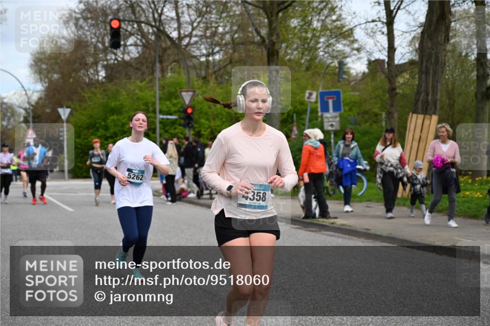 12.04.2026 - 45. Internationalen Wilhelmsburger Insellauf J. Mangold http://msf.ph/oto/9518060 12.04.2026 13:22:44 Ziel 4210, 4014, 2158, 5314, 4557, 2153, 5262, 5262, 4593, 4708, 3774, 4358, 5223, 3336, 3783, 3498, 3478 meine-sportfotos.de