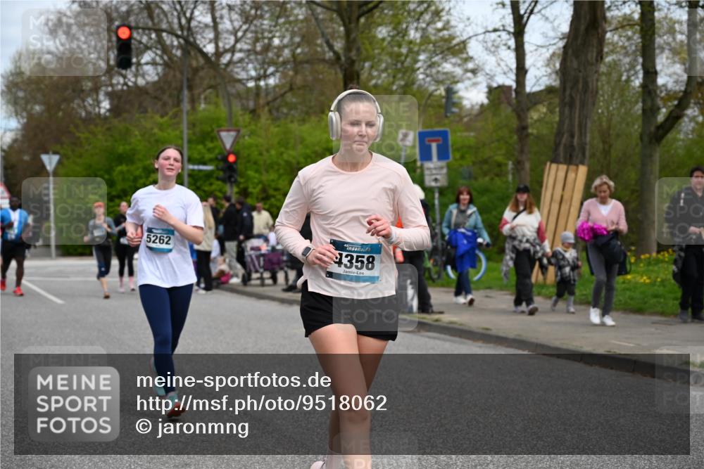 12.04.2026 - 45. Internationalen Wilhelmsburger Insellauf J. Mangold http://msf.ph/oto/9518062 12.04.2026 13:22:45 Ziel 4014, 2158, 5314, 4557, 2153, 5262, 4593, 4708, 3774, 4358, 5223, 3336, 3783, 3498, 3478 meine-sportfotos.de
