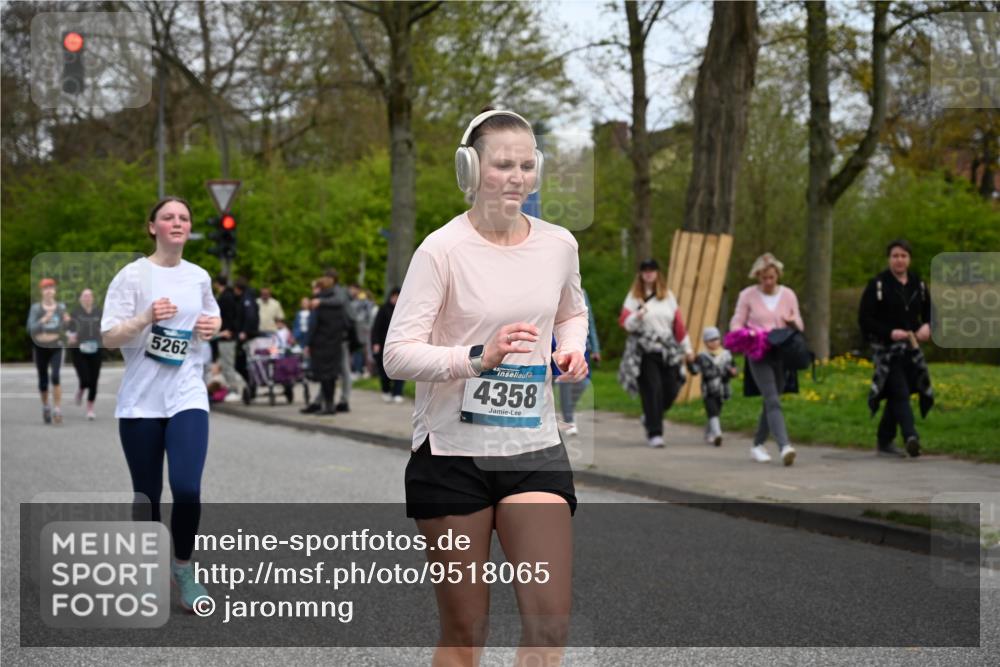 12.04.2026 - 45. Internationalen Wilhelmsburger Insellauf J. Mangold http://msf.ph/oto/9518065 12.04.2026 13:22:45 Ziel 4014, 2158, 5314, 4557, 2153, 5262, 4593, 4708, 3774, 4358, 5223, 3336, 3783, 3498, 3478 meine-sportfotos.de