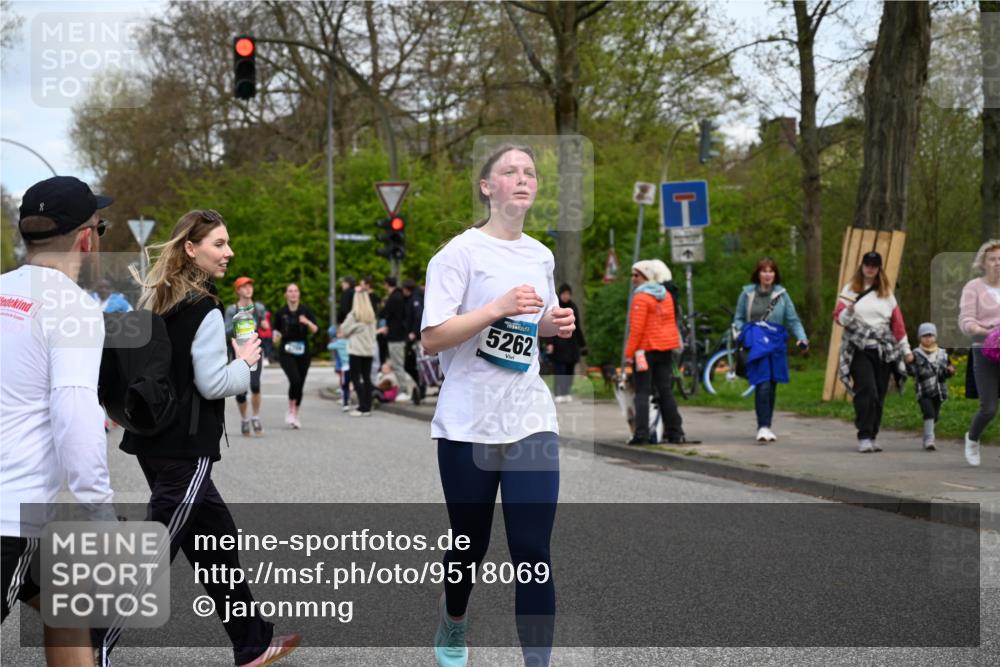 12.04.2026 - 45. Internationalen Wilhelmsburger Insellauf J. Mangold http://msf.ph/oto/9518069 12.04.2026 13:22:46 Ziel 4014, 2158, 5314, 4557, 2153, 5262, 4593, 4593, 4708, 3774, 4358, 5223, 3336, 3783, 3498, 3478 meine-sportfotos.de