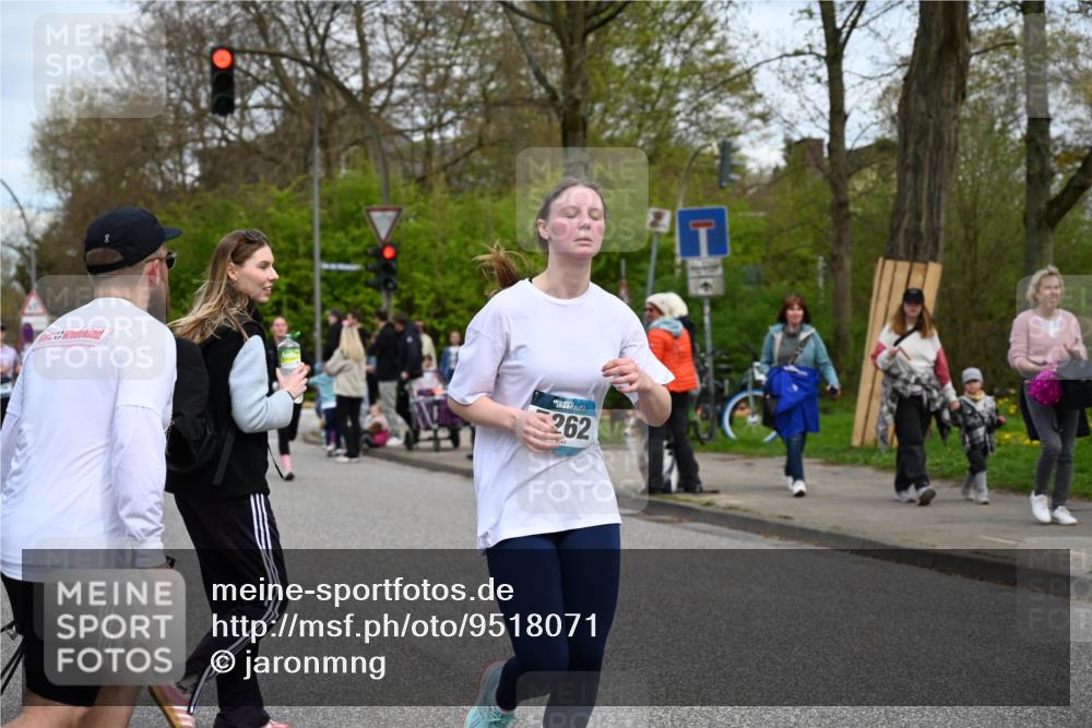 12.04.2026 - 45. Internationalen Wilhelmsburger Insellauf J. Mangold http://msf.ph/oto/9518071 12.04.2026 13:22:46 Ziel 4014, 2158, 5314, 4557, 2153, 5262, 4593, 4593, 4708, 3774, 4358, 5223, 3336, 3783, 3498, 3478 meine-sportfotos.de
