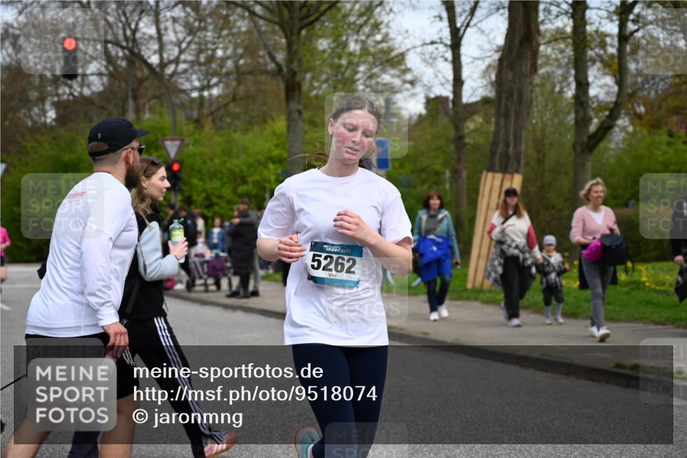 12.04.2026 - 45. Internationalen Wilhelmsburger Insellauf J. Mangold http://msf.ph/oto/9518074 12.04.2026 13:22:46 Ziel 4014, 2158, 5314, 4557, 2153, 5262, 4593, 4593, 4708, 3774, 4358, 5223, 3336, 3783, 3498, 3478 meine-sportfotos.de