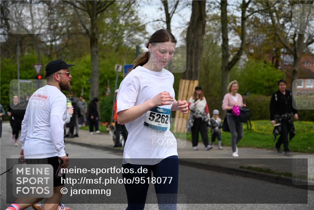 12.04.2026 - 45. Internationalen Wilhelmsburger Insellauf J. Mangold http://msf.ph/oto/9518077 12.04.2026 13:22:46 Ziel 4014, 2158, 5314, 4557, 2153, 5262, 4593, 4593, 4708, 3774, 4358, 5223, 3336, 3783, 3498, 3478 meine-sportfotos.de