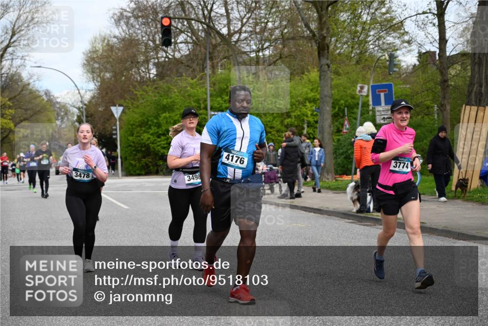 12.04.2026 - 45. Internationalen Wilhelmsburger Insellauf J. Mangold http://msf.ph/oto/9518103 12.04.2026 13:22:52 Ziel 5314, 4557, 2153, 5262, 4593, 4708, 3774, 4358, 5223, 3336, 3336, 3783, 3498, 3478, 4176, 5505, 3471 meine-sportfotos.de