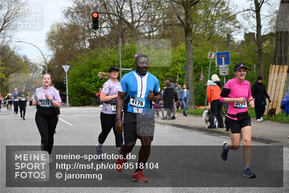 12.04.2026 - 45. Internationalen Wilhelmsburger Insellauf J. Mangold http://msf.ph/oto/9518104 12.04.2026 13:22:52 Ziel 5314, 4557, 2153, 5262, 4593, 4708, 3774, 4358, 5223, 3336, 3336, 3783, 3498, 3478, 4176, 5505, 3471 meine-sportfotos.de