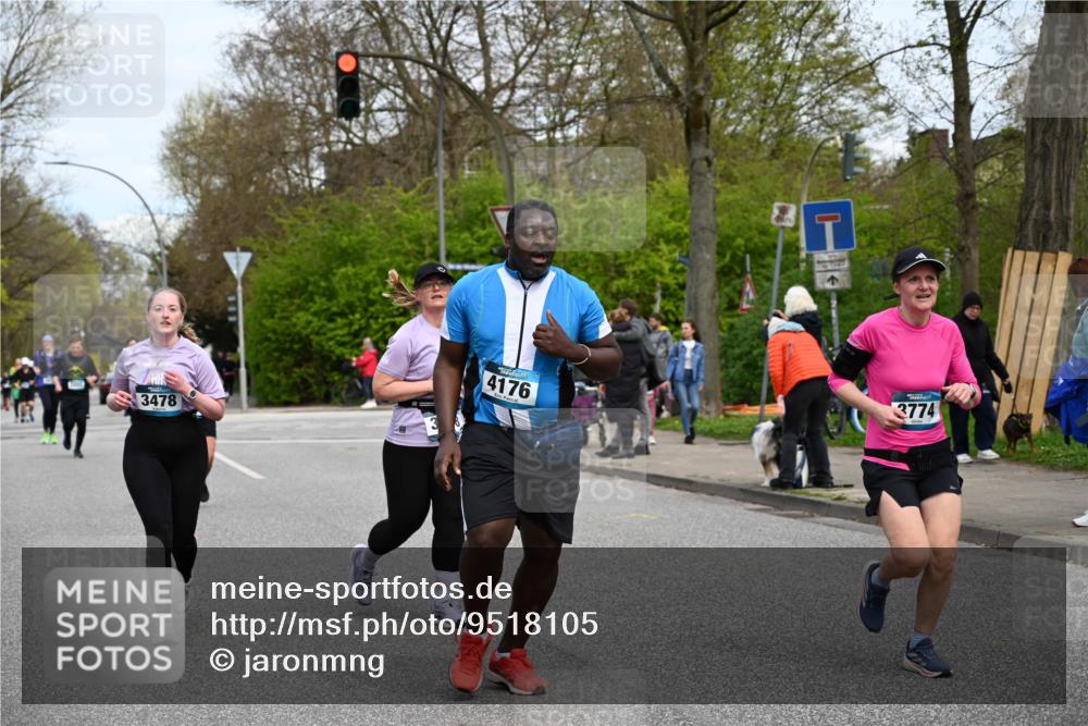 12.04.2026 - 45. Internationalen Wilhelmsburger Insellauf J. Mangold http://msf.ph/oto/9518105 12.04.2026 13:22:52 Ziel 5314, 4557, 2153, 5262, 4593, 4708, 3774, 4358, 5223, 3336, 3336, 3783, 3498, 3478, 4176, 5505, 3471 meine-sportfotos.de