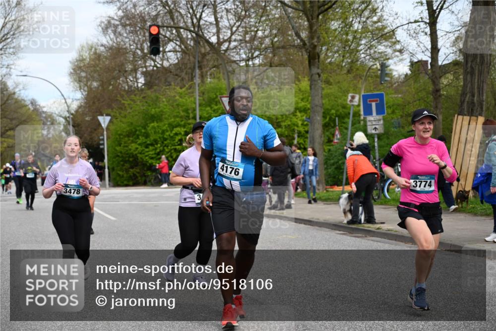 12.04.2026 - 45. Internationalen Wilhelmsburger Insellauf J. Mangold http://msf.ph/oto/9518106 12.04.2026 13:22:52 Ziel 5314, 4557, 2153, 5262, 4593, 4708, 3774, 4358, 5223, 3336, 3336, 3783, 3498, 3478, 4176, 5505, 3471 meine-sportfotos.de