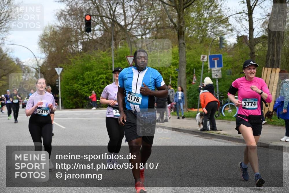 12.04.2026 - 45. Internationalen Wilhelmsburger Insellauf J. Mangold http://msf.ph/oto/9518107 12.04.2026 13:22:52 Ziel 5314, 4557, 2153, 5262, 4593, 4708, 3774, 4358, 5223, 3336, 3336, 3783, 3498, 3478, 4176, 5505, 3471 meine-sportfotos.de