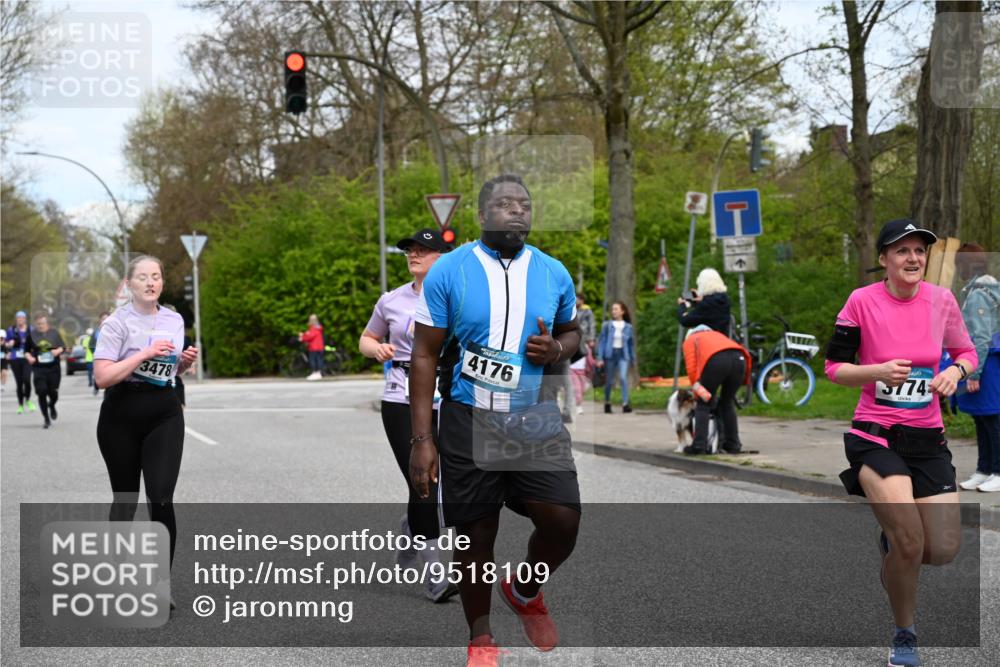 12.04.2026 - 45. Internationalen Wilhelmsburger Insellauf J. Mangold http://msf.ph/oto/9518109 12.04.2026 13:22:52 Ziel 5314, 4557, 2153, 5262, 4593, 4708, 3774, 4358, 5223, 3336, 3336, 3783, 3498, 3478, 4176, 5505, 3471 meine-sportfotos.de