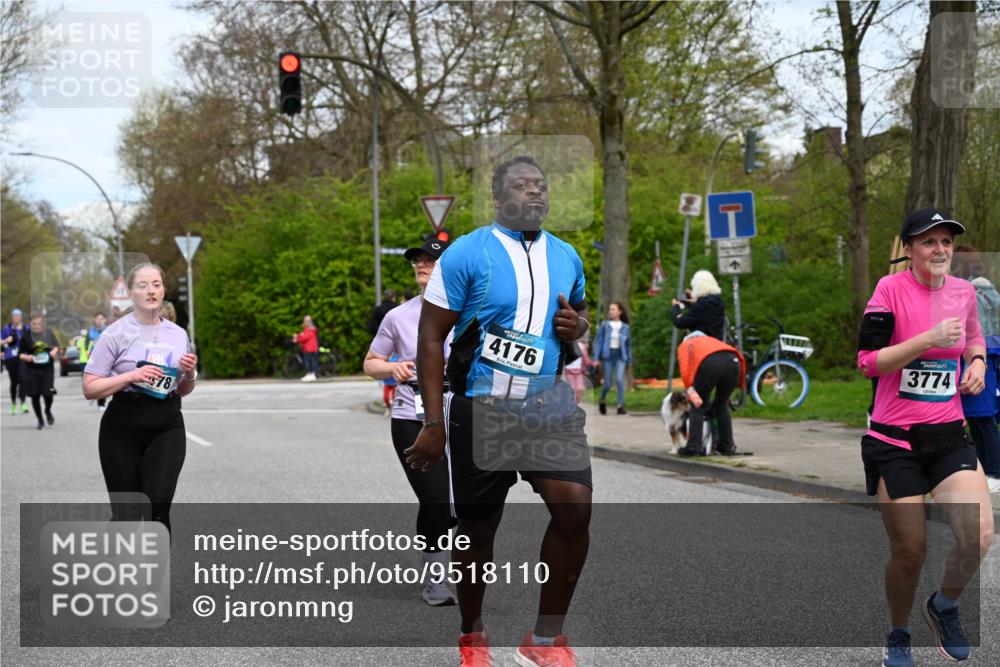 12.04.2026 - 45. Internationalen Wilhelmsburger Insellauf J. Mangold http://msf.ph/oto/9518110 12.04.2026 13:22:52 Ziel 5314, 4557, 2153, 5262, 4593, 4708, 3774, 4358, 5223, 3336, 3336, 3783, 3498, 3478, 4176, 5505, 3471 meine-sportfotos.de