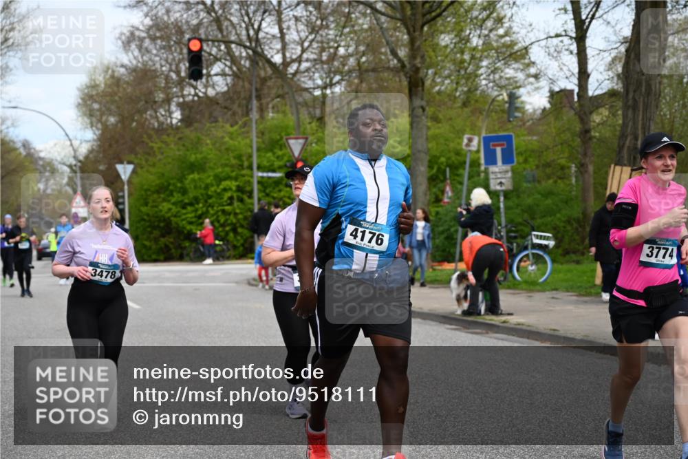 12.04.2026 - 45. Internationalen Wilhelmsburger Insellauf J. Mangold http://msf.ph/oto/9518111 12.04.2026 13:22:52 Ziel 5314, 4557, 2153, 5262, 4593, 4708, 3774, 4358, 5223, 3336, 3336, 3783, 3498, 3478, 4176, 5505, 3471 meine-sportfotos.de