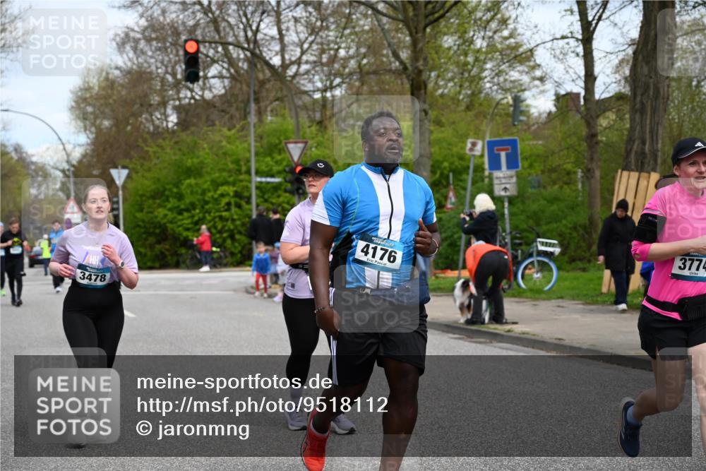 12.04.2026 - 45. Internationalen Wilhelmsburger Insellauf J. Mangold http://msf.ph/oto/9518112 12.04.2026 13:22:53 Ziel 5314, 4557, 2153, 5262, 4593, 4708, 3774, 3774, 4358, 5223, 3336, 3783, 3783, 3498, 3478, 4176, 5505, 3471, 3814 meine-sportfotos.de
