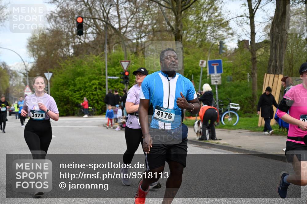 12.04.2026 - 45. Internationalen Wilhelmsburger Insellauf J. Mangold http://msf.ph/oto/9518113 12.04.2026 13:22:53 Ziel 5314, 4557, 2153, 5262, 4593, 4708, 3774, 3774, 4358, 5223, 3336, 3783, 3783, 3498, 3478, 4176, 5505, 3471, 3814 meine-sportfotos.de