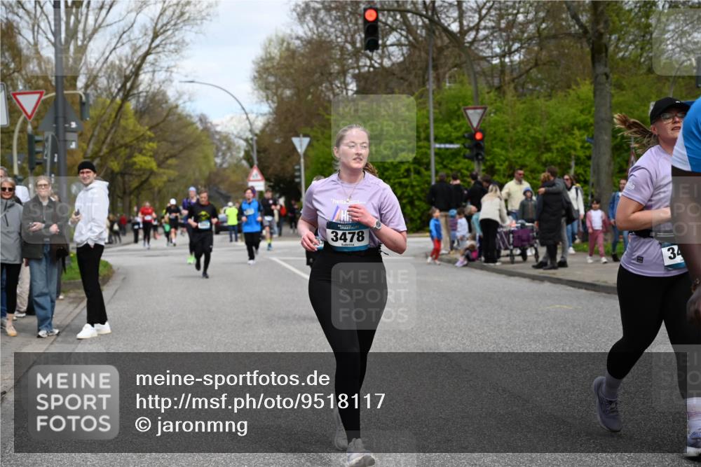 12.04.2026 - 45. Internationalen Wilhelmsburger Insellauf J. Mangold http://msf.ph/oto/9518117 12.04.2026 13:22:53 Ziel 5314, 4557, 2153, 5262, 4593, 4708, 3774, 3774, 4358, 5223, 3336, 3783, 3783, 3498, 3478, 4176, 5505, 3471, 3814 meine-sportfotos.de