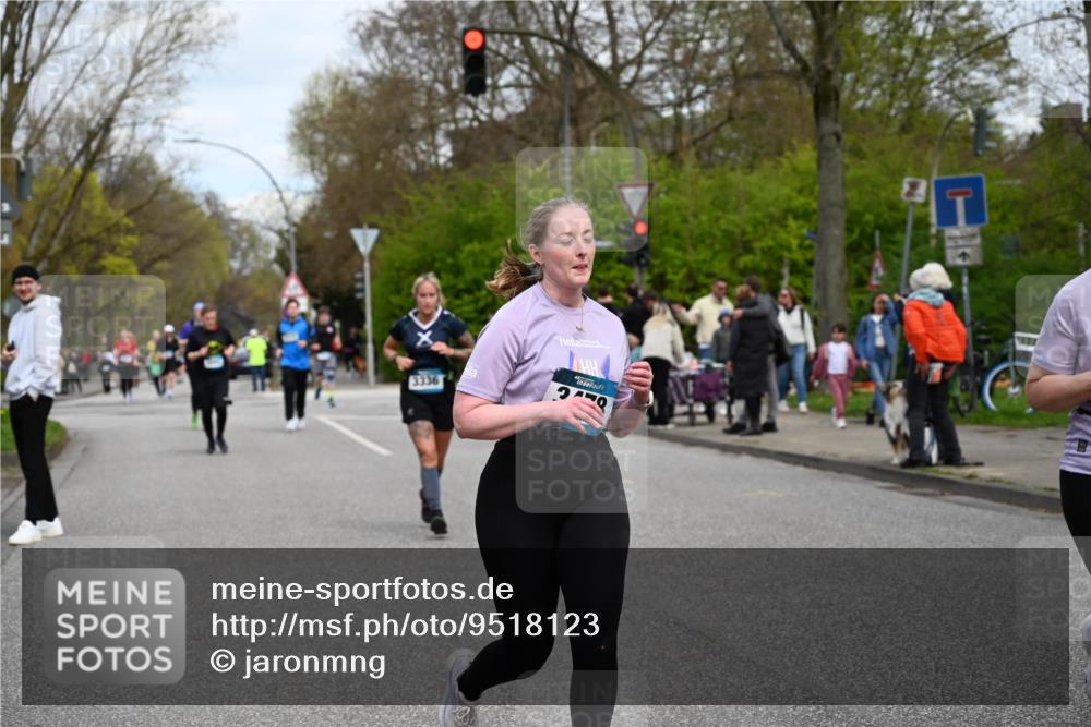 12.04.2026 - 45. Internationalen Wilhelmsburger Insellauf J. Mangold http://msf.ph/oto/9518123 12.04.2026 13:22:54 Ziel 5314, 4557, 2153, 5262, 4593, 4708, 3774, 4358, 5223, 3336, 3783, 3498, 3478, 4176, 5505, 3471, 3814 meine-sportfotos.de