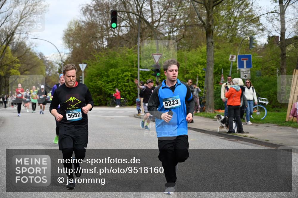 12.04.2026 - 45. Internationalen Wilhelmsburger Insellauf J. Mangold http://msf.ph/oto/9518160 12.04.2026 13:23:01 Ziel 5314, 4557, 2153, 5262, 4593, 4708, 3774, 4358, 5223, 5223, 3336, 3783, 3498, 3478, 4176, 5505, 3471, 3471, 3814, 2716, 3730, 3353 meine-sportfotos.de