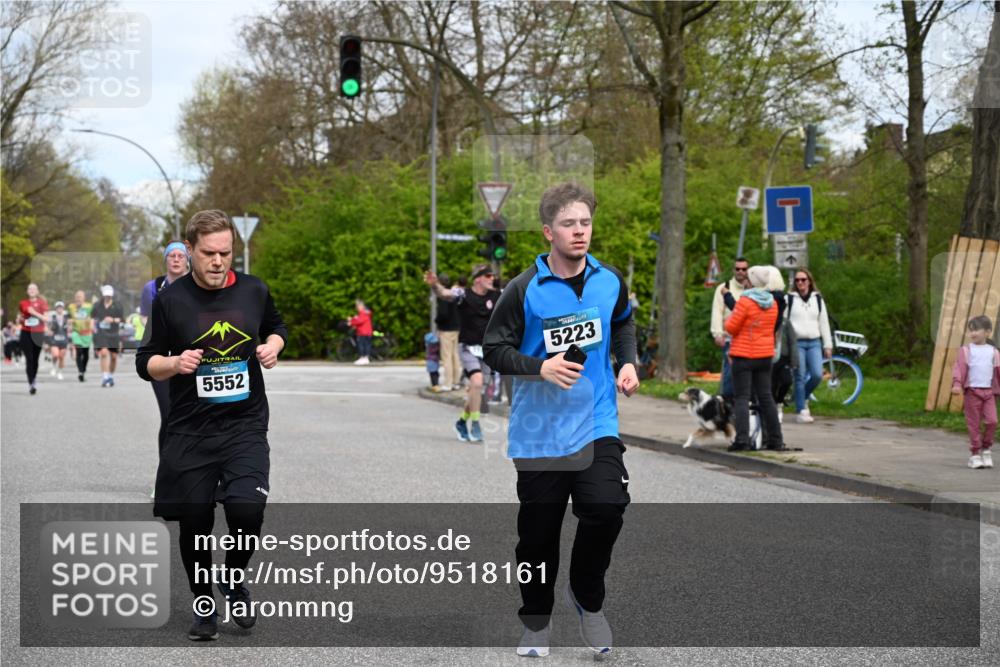 12.04.2026 - 45. Internationalen Wilhelmsburger Insellauf J. Mangold http://msf.ph/oto/9518161 12.04.2026 13:23:01 Ziel 5314, 4557, 2153, 5262, 4593, 4708, 3774, 4358, 5223, 5223, 3336, 3783, 3498, 3478, 4176, 5505, 3471, 3471, 3814, 2716, 3730, 3353 meine-sportfotos.de