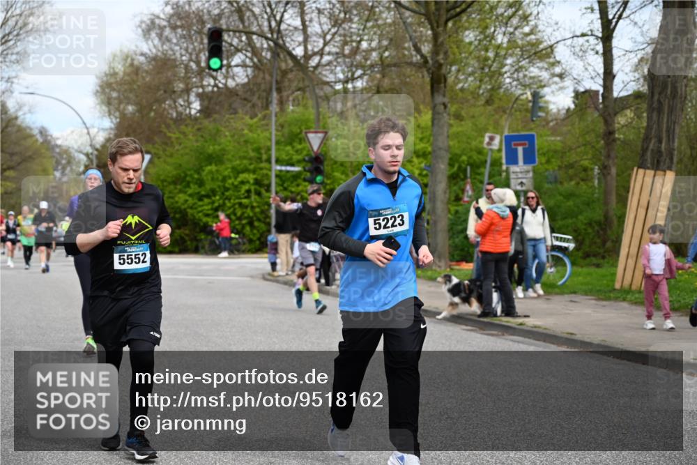 12.04.2026 - 45. Internationalen Wilhelmsburger Insellauf J. Mangold http://msf.ph/oto/9518162 12.04.2026 13:23:01 Ziel 5314, 4557, 2153, 5262, 4593, 4708, 3774, 4358, 5223, 5223, 3336, 3783, 3498, 3478, 4176, 5505, 3471, 3471, 3814, 2716, 3730, 3353 meine-sportfotos.de