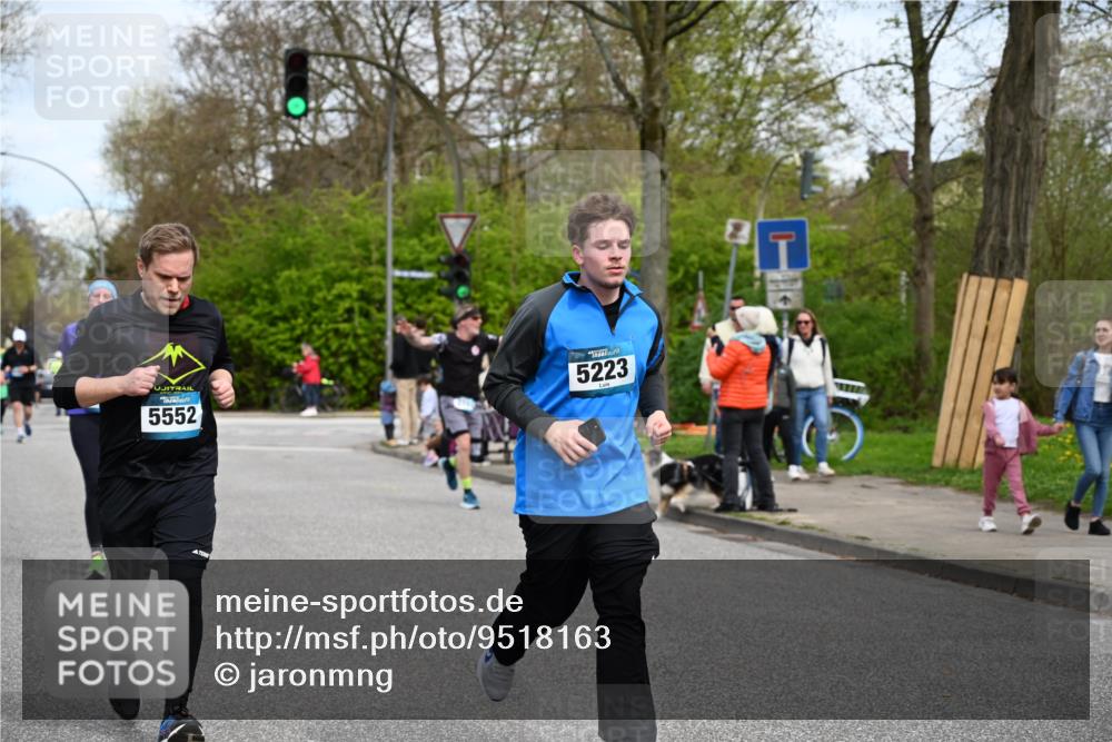 12.04.2026 - 45. Internationalen Wilhelmsburger Insellauf J. Mangold http://msf.ph/oto/9518163 12.04.2026 13:23:01 Ziel 5314, 4557, 2153, 5262, 4593, 4708, 3774, 4358, 5223, 5223, 3336, 3783, 3498, 3478, 4176, 5505, 3471, 3471, 3814, 2716, 3730, 3353 meine-sportfotos.de