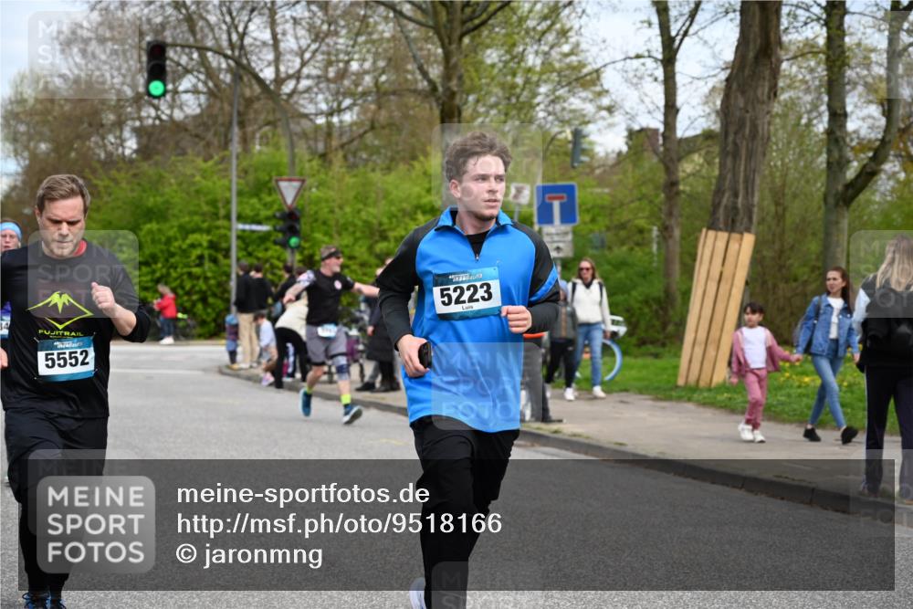12.04.2026 - 45. Internationalen Wilhelmsburger Insellauf J. Mangold http://msf.ph/oto/9518166 12.04.2026 13:23:01 Ziel 5314, 4557, 2153, 5262, 4593, 4708, 3774, 4358, 5223, 5223, 3336, 3783, 3498, 3478, 4176, 5505, 3471, 3471, 3814, 2716, 3730, 3353 meine-sportfotos.de