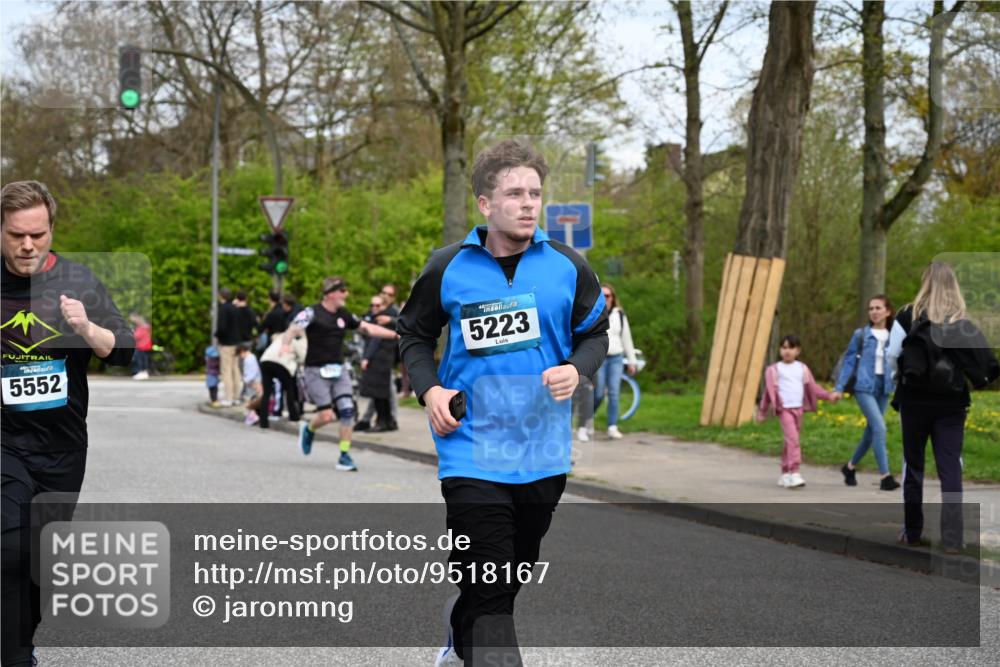 12.04.2026 - 45. Internationalen Wilhelmsburger Insellauf J. Mangold http://msf.ph/oto/9518167 12.04.2026 13:23:01 Ziel 5314, 4557, 2153, 5262, 4593, 4708, 3774, 4358, 5223, 5223, 3336, 3783, 3498, 3478, 4176, 5505, 3471, 3471, 3814, 2716, 3730, 3353 meine-sportfotos.de