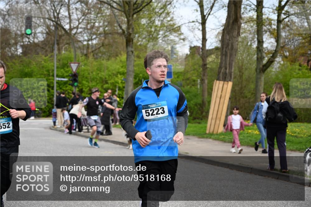 12.04.2026 - 45. Internationalen Wilhelmsburger Insellauf J. Mangold http://msf.ph/oto/9518168 12.04.2026 13:23:01 Ziel 5314, 4557, 2153, 5262, 4593, 4708, 3774, 4358, 5223, 5223, 3336, 3783, 3498, 3478, 4176, 5505, 3471, 3471, 3814, 2716, 3730, 3353 meine-sportfotos.de