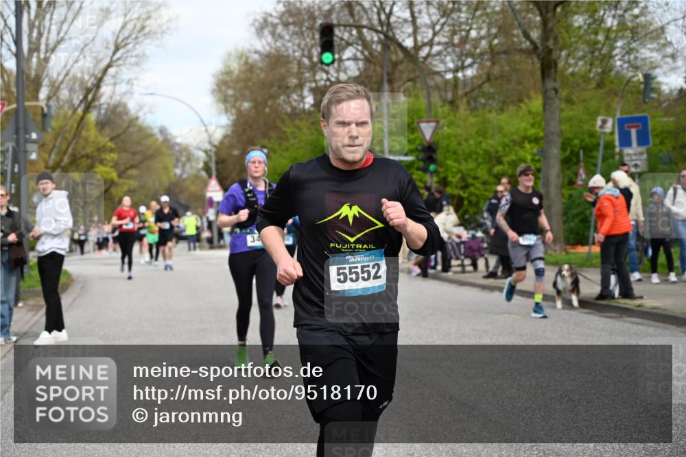 12.04.2026 - 45. Internationalen Wilhelmsburger Insellauf J. Mangold http://msf.ph/oto/9518170 12.04.2026 13:23:02 Ziel 5314, 4557, 2153, 5262, 4593, 4708, 3774, 4358, 5223, 3336, 3783, 3498, 3478, 4176, 5505, 3471, 3814, 2716, 3730, 3353 meine-sportfotos.de