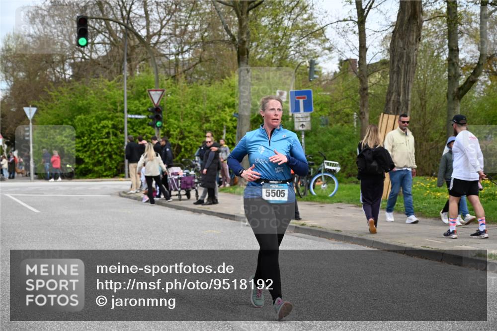 12.04.2026 - 45. Internationalen Wilhelmsburger Insellauf J. Mangold http://msf.ph/oto/9518192 12.04.2026 13:23:06 Ziel 4557, 2153, 5262, 4593, 4708, 3774, 4358, 5223, 3336, 3783, 3498, 3478, 4176, 5505, 3471, 3814, 2716, 3730, 3353, 2766 meine-sportfotos.de