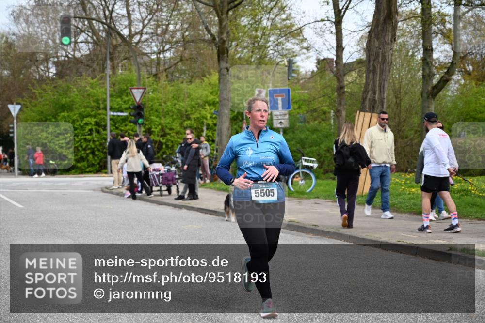 12.04.2026 - 45. Internationalen Wilhelmsburger Insellauf J. Mangold http://msf.ph/oto/9518193 12.04.2026 13:23:06 Ziel 4557, 2153, 5262, 4593, 4708, 3774, 4358, 5223, 3336, 3783, 3498, 3478, 4176, 5505, 3471, 3814, 2716, 3730, 3353, 2766 meine-sportfotos.de