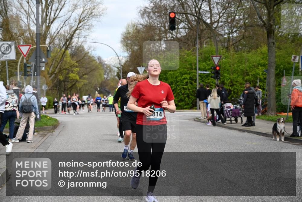 12.04.2026 - 45. Internationalen Wilhelmsburger Insellauf J. Mangold http://msf.ph/oto/9518206 12.04.2026 13:23:10 Ziel 4593, 4708, 3774, 4358, 5223, 3336, 3783, 3498, 3478, 4176, 5505, 3471, 3814, 2716, 3730, 3353, 2766, 5622 meine-sportfotos.de