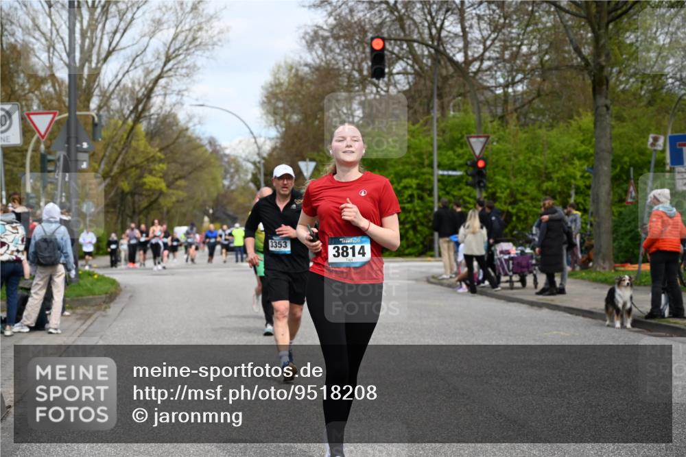 12.04.2026 - 45. Internationalen Wilhelmsburger Insellauf J. Mangold http://msf.ph/oto/9518208 12.04.2026 13:23:10 Ziel 4593, 4708, 3774, 4358, 5223, 3336, 3783, 3498, 3478, 4176, 5505, 3471, 3814, 2716, 3730, 3353, 2766, 5622 meine-sportfotos.de