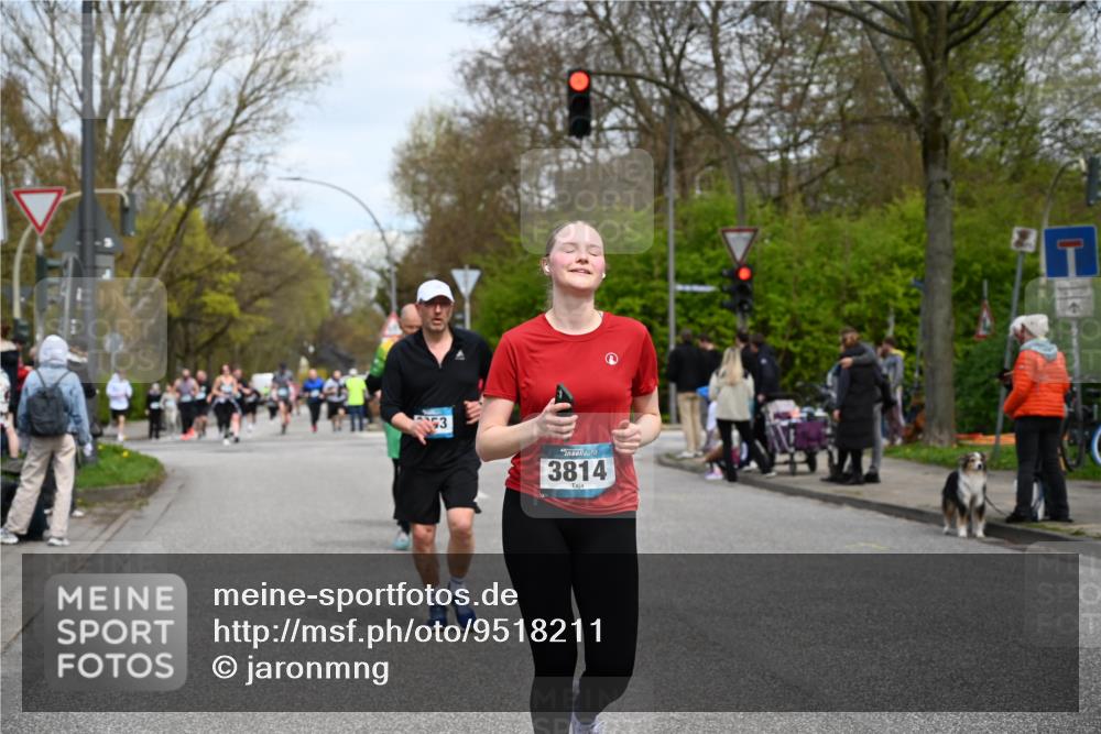 12.04.2026 - 45. Internationalen Wilhelmsburger Insellauf J. Mangold http://msf.ph/oto/9518211 12.04.2026 13:23:11 Ziel 4593, 4708, 3774, 4358, 5223, 3336, 3783, 3498, 3478, 4176, 4176, 5505, 3471, 3814, 2716, 3730, 3353, 2766, 5622, 3739 meine-sportfotos.de