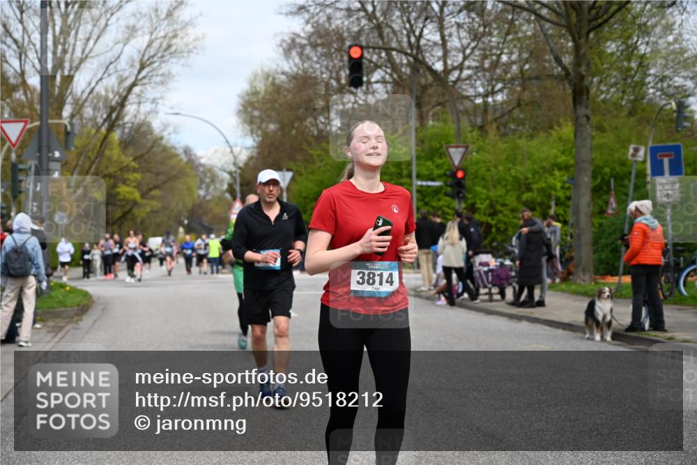 12.04.2026 - 45. Internationalen Wilhelmsburger Insellauf J. Mangold http://msf.ph/oto/9518212 12.04.2026 13:23:11 Ziel 4593, 4708, 3774, 4358, 5223, 3336, 3783, 3498, 3478, 4176, 4176, 5505, 3471, 3814, 2716, 3730, 3353, 2766, 5622, 3739 meine-sportfotos.de