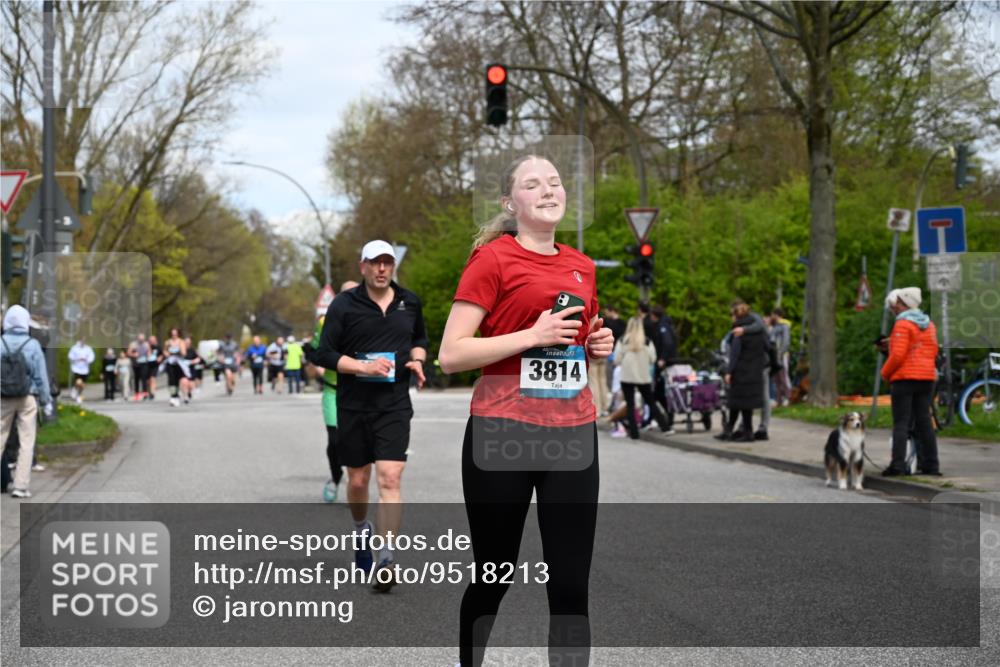 12.04.2026 - 45. Internationalen Wilhelmsburger Insellauf J. Mangold http://msf.ph/oto/9518213 12.04.2026 13:23:11 Ziel 4593, 4708, 3774, 4358, 5223, 3336, 3783, 3498, 3478, 4176, 4176, 5505, 3471, 3814, 2716, 3730, 3353, 2766, 5622, 3739 meine-sportfotos.de