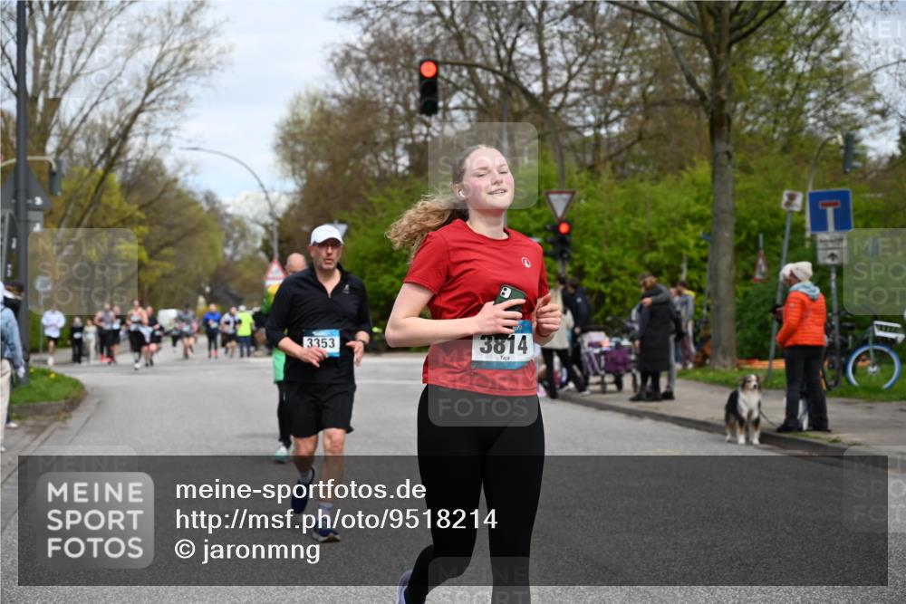 12.04.2026 - 45. Internationalen Wilhelmsburger Insellauf J. Mangold http://msf.ph/oto/9518214 12.04.2026 13:23:11 Ziel 4593, 4708, 3774, 4358, 5223, 3336, 3783, 3498, 3478, 4176, 4176, 5505, 3471, 3814, 2716, 3730, 3353, 2766, 5622, 3739 meine-sportfotos.de