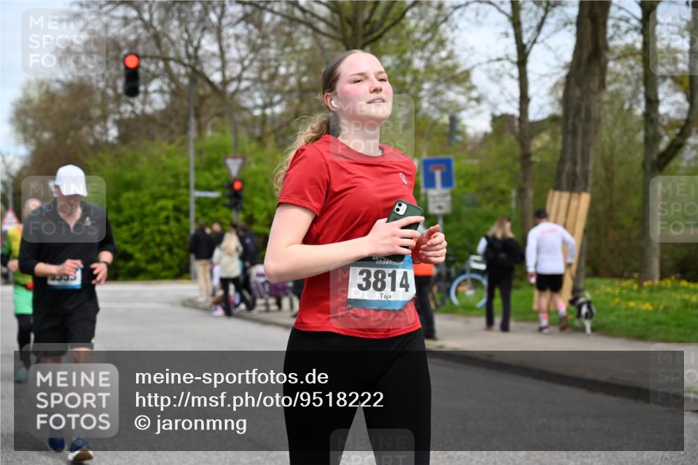 12.04.2026 - 45. Internationalen Wilhelmsburger Insellauf J. Mangold http://msf.ph/oto/9518222 12.04.2026 13:23:12 Ziel 4708, 3774, 4358, 5223, 3336, 3783, 3498, 3478, 4176, 5505, 5505, 3471, 3814, 2716, 3730, 3353, 2766, 5622, 3739, 5209, 5212 meine-sportfotos.de