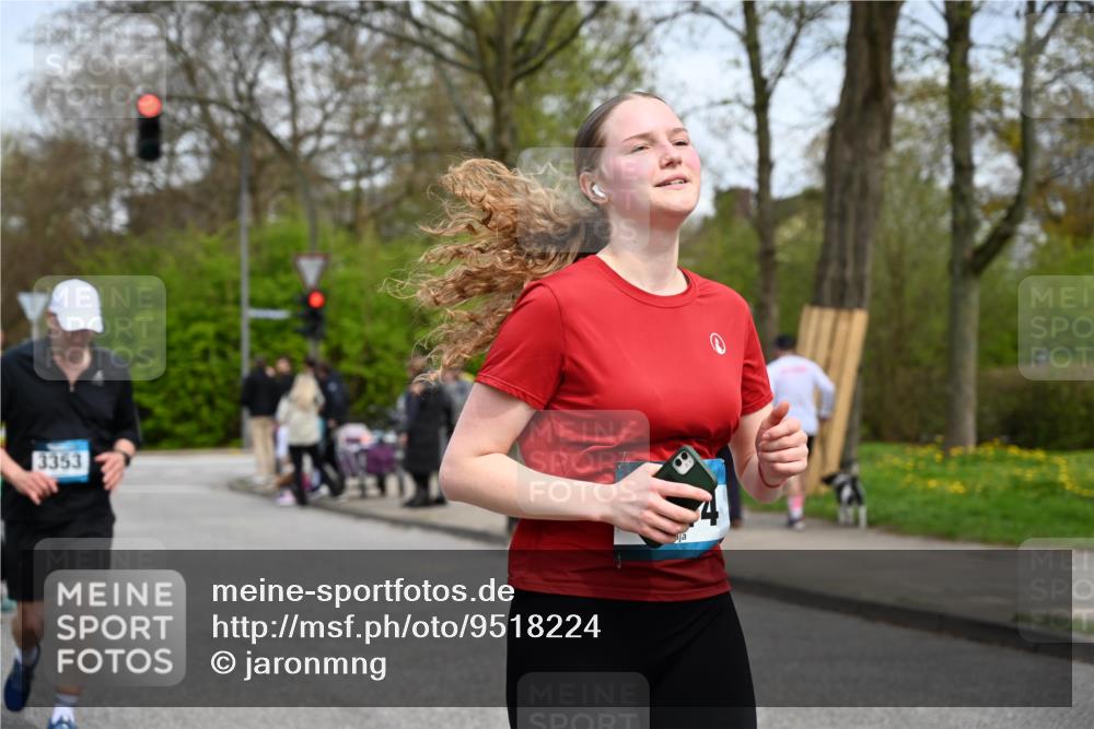 12.04.2026 - 45. Internationalen Wilhelmsburger Insellauf J. Mangold http://msf.ph/oto/9518224 12.04.2026 13:23:12 Ziel 4708, 3774, 4358, 5223, 3336, 3783, 3498, 3478, 4176, 5505, 5505, 3471, 3814, 2716, 3730, 3353, 2766, 5622, 3739, 5209, 5212 meine-sportfotos.de
