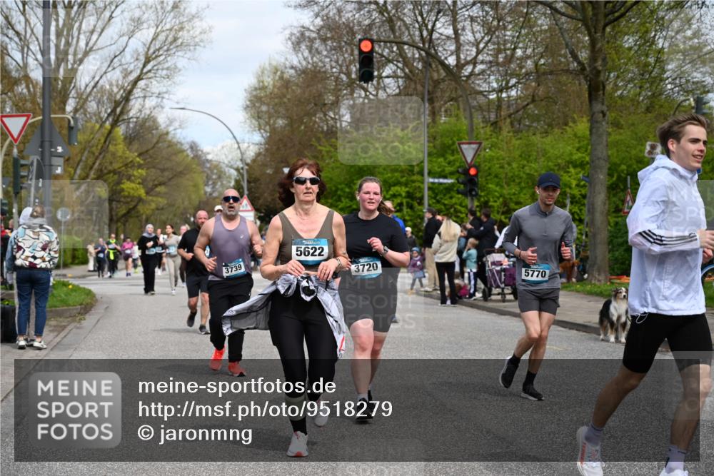 12.04.2026 - 45. Internationalen Wilhelmsburger Insellauf J. Mangold http://msf.ph/oto/9518279 12.04.2026 13:23:25 Ziel 5223, 3336, 3783, 3498, 3478, 4176, 5505, 3471, 3814, 2716, 3730, 3353, 2766, 5622, 3739, 5209, 5212, 2802, 2803, 3258, 3259, 4073, 4292, 4517, 3872 meine-sportfotos.de