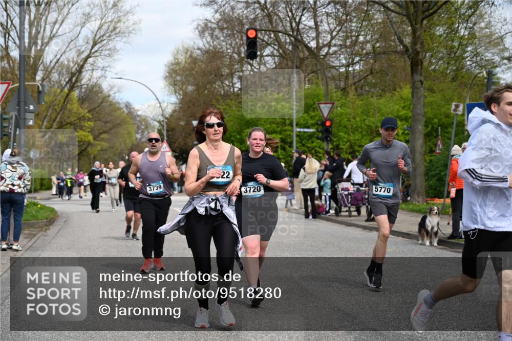 12.04.2026 - 45. Internationalen Wilhelmsburger Insellauf J. Mangold http://msf.ph/oto/9518280 12.04.2026 13:23:25 Ziel 5223, 3336, 3783, 3498, 3478, 4176, 5505, 3471, 3814, 2716, 3730, 3353, 2766, 5622, 3739, 5209, 5212, 2802, 2803, 3258, 3259, 4073, 4292, 4517, 3872 meine-sportfotos.de