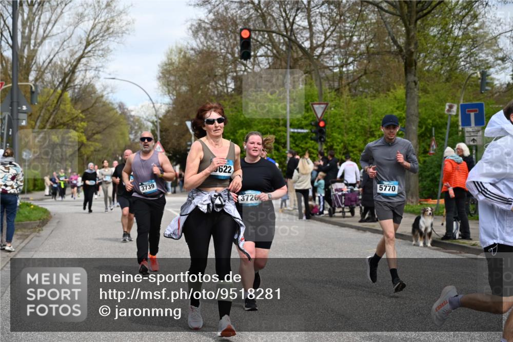 12.04.2026 - 45. Internationalen Wilhelmsburger Insellauf J. Mangold http://msf.ph/oto/9518281 12.04.2026 13:23:25 Ziel 5223, 3336, 3783, 3498, 3478, 4176, 5505, 3471, 3814, 2716, 3730, 3353, 2766, 5622, 3739, 5209, 5212, 2802, 2803, 3258, 3259, 4073, 4292, 4517, 3872 meine-sportfotos.de